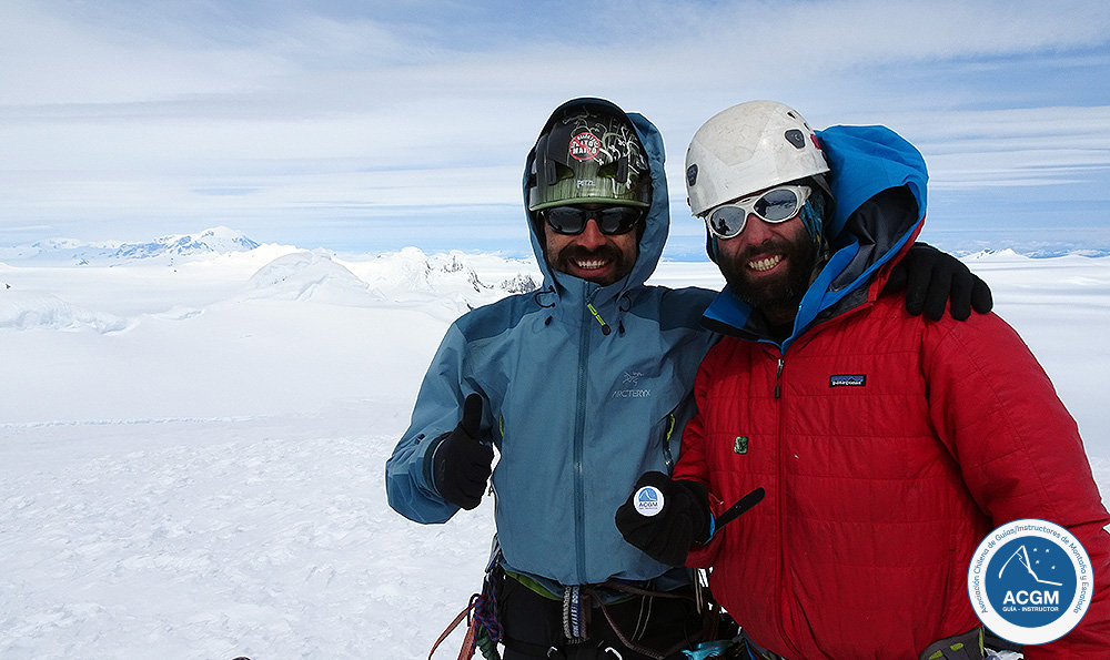 Felipe González y Matías Prieto en la cumbre del Cerro ACGM